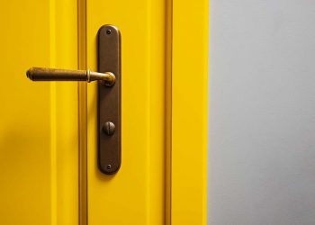 Drzwi zewnętrzne do mieszkania i do domu – co je różni?