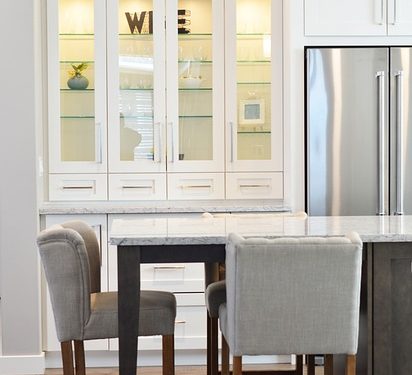 lodówka i szafki w domu