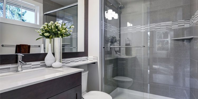 prysznic w łazience kabina