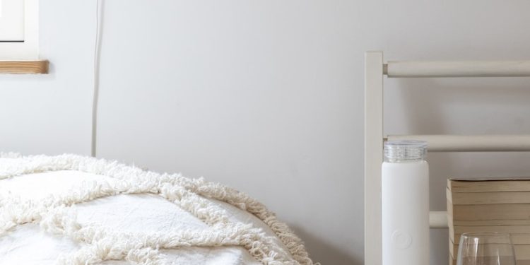 miękkie i nowoczesne łóżko