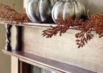 metalowe-listwy-zdobia-sciany-salonu