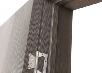 Montaż drzwi z ościeżnicą regulowaną