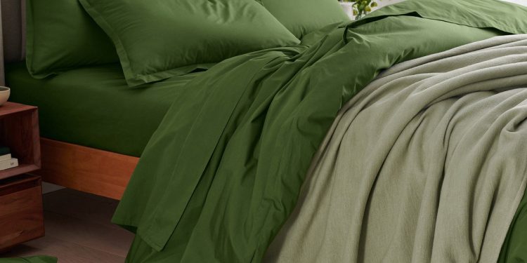 Delikatnie otulające, naturalne poszewki z bawełny organicznej zapewniają komfortowy i zdrowy sen