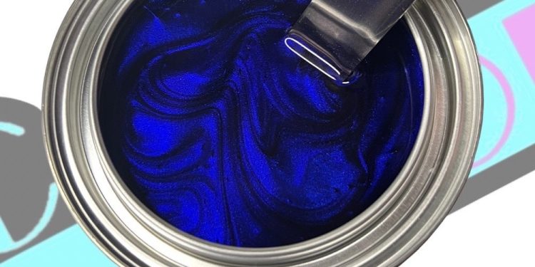 Nowoczesne farby interferujące mienią się różnymi barwami podczas zmiany kąta patrzenia