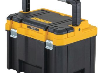 Żółto-czarna skrzynka DeWalt mieści profesjonalne narzędzia i posiada wytrzymałe zatrzaski zabezpieczające