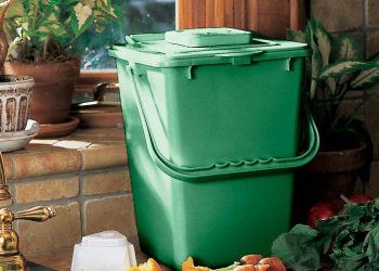 Szczelne kompostowniki z filtrem węglowym skutecznie neutralizują nieprzyjemne zapachy rozkładających się odpadów organicznych