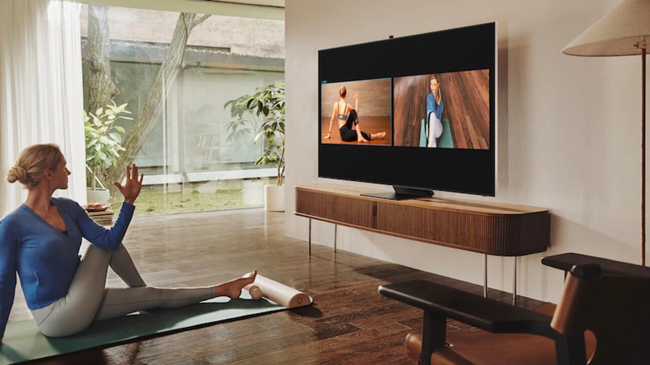 nowy telewizor samsung neo qled świetnie prezentuje się w moim salonie nowoczesny telewizor samsung króluje w jasnym salonie