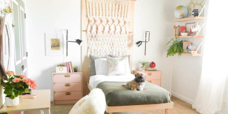 Rattanowe łóżko IKEA TARVA idealnie wpasuje się w klimat boho dzięki naturalnemu drewnu