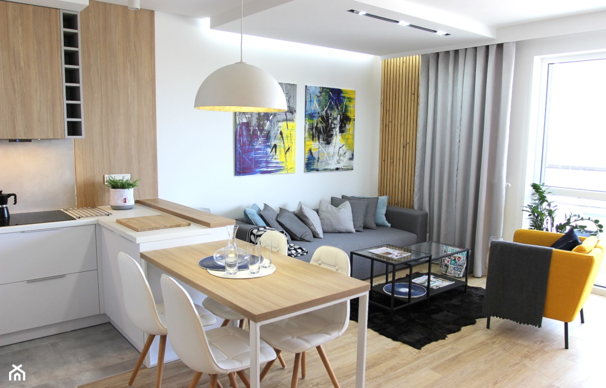 Inteligentne sterowanie oświetleniem kuchennym Smartfon z aplikacją sterującą kolorami i jasnością lamp w kuchni