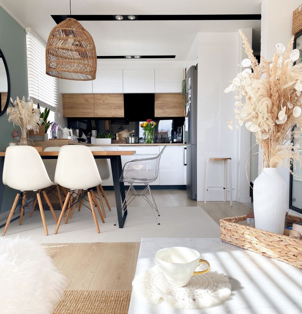 Montaż taśmy LED pod szafkami Taśma LED klejona pod dolną krawędzią szafek z włącznikiem dimmera