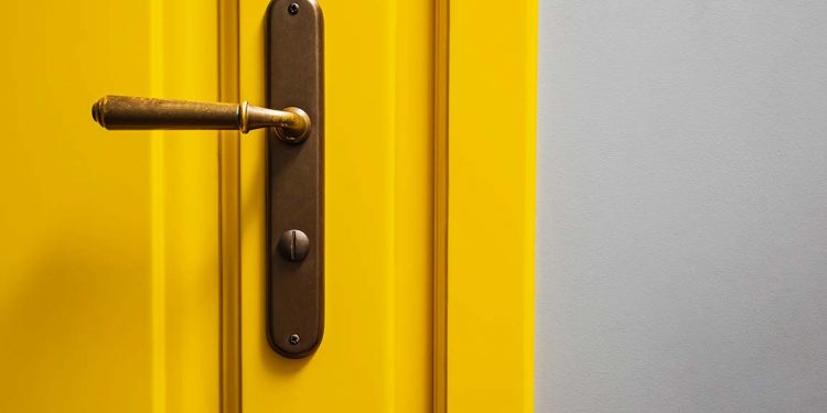 Drzwi zewnętrzne do mieszkania i do domu – co je różni?