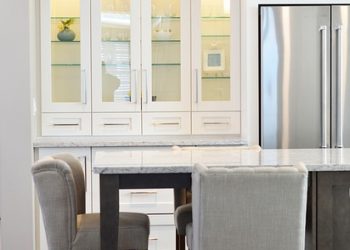 lodówka i szafki w domu