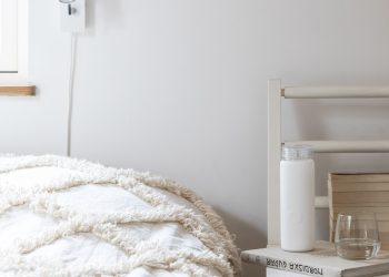 miękkie i nowoczesne łóżko