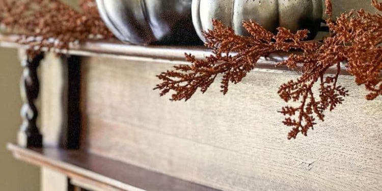 metalowe-listwy-zdobia-sciany-salonu