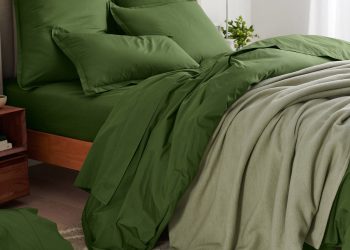 Delikatnie otulające, naturalne poszewki z bawełny organicznej zapewniają komfortowy i zdrowy sen