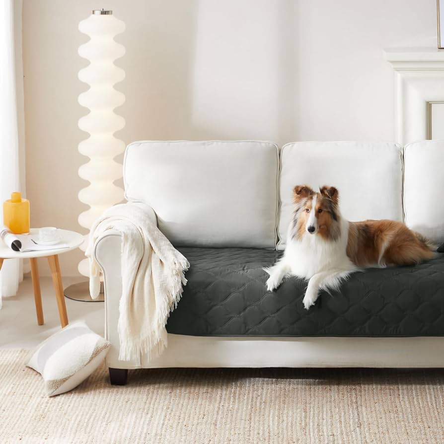 pokrowce na sofy z materiału antystatycznego skutecznie chronią przed sierścią zwierząt pokrowce ochronne maskujące sierść zwierząt na sofie