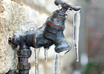 Rury pękające w mrozie