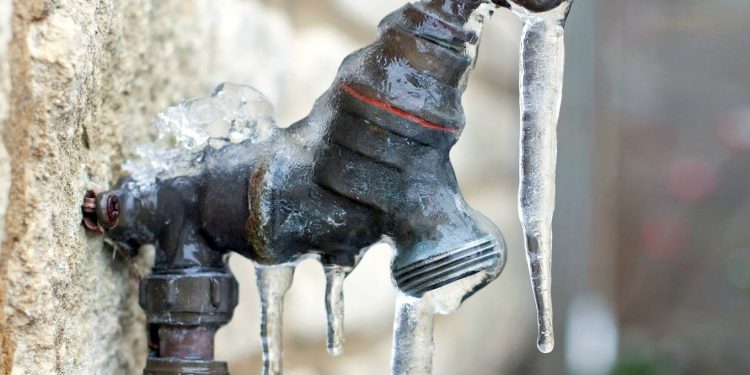 Rury pękające w mrozie