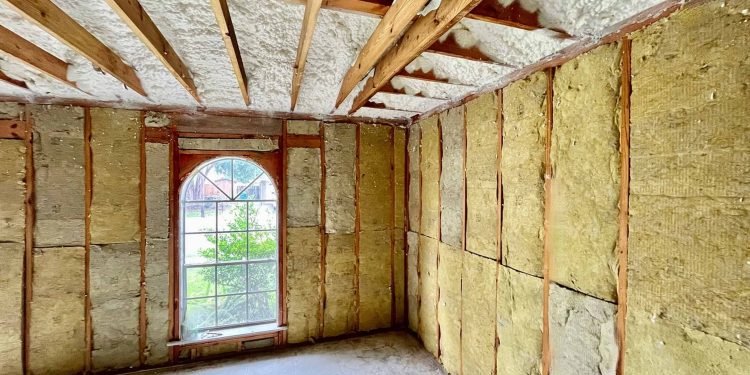 wełna mineralna jako izolacja cieplna domu – porównanie parametrów
