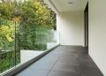 5436472 balkon plytki imitujace drewno